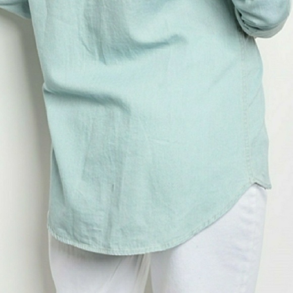 💥ONE LEFT--SMALL💥 Light Denim Chambray Top - Picture 4 of 4